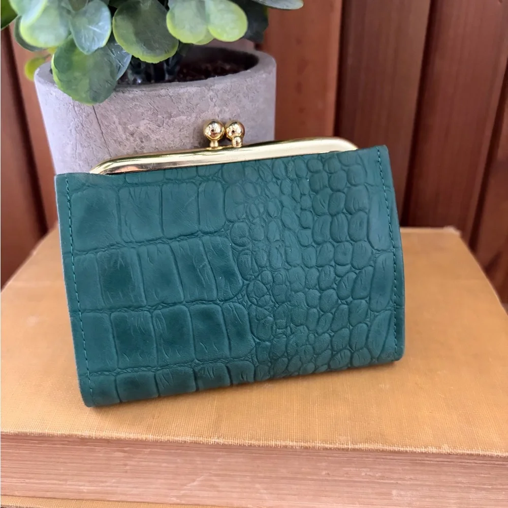 Vintage Buxton Green Croc Embossed Leather Wallet Kisslock Coin Purse - Picture 2 of 9